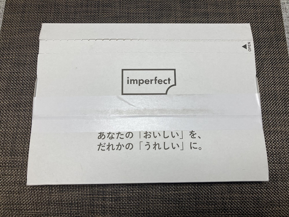 imperfect表参道サブスク外観白い箱の真ん中にimperfectの文字